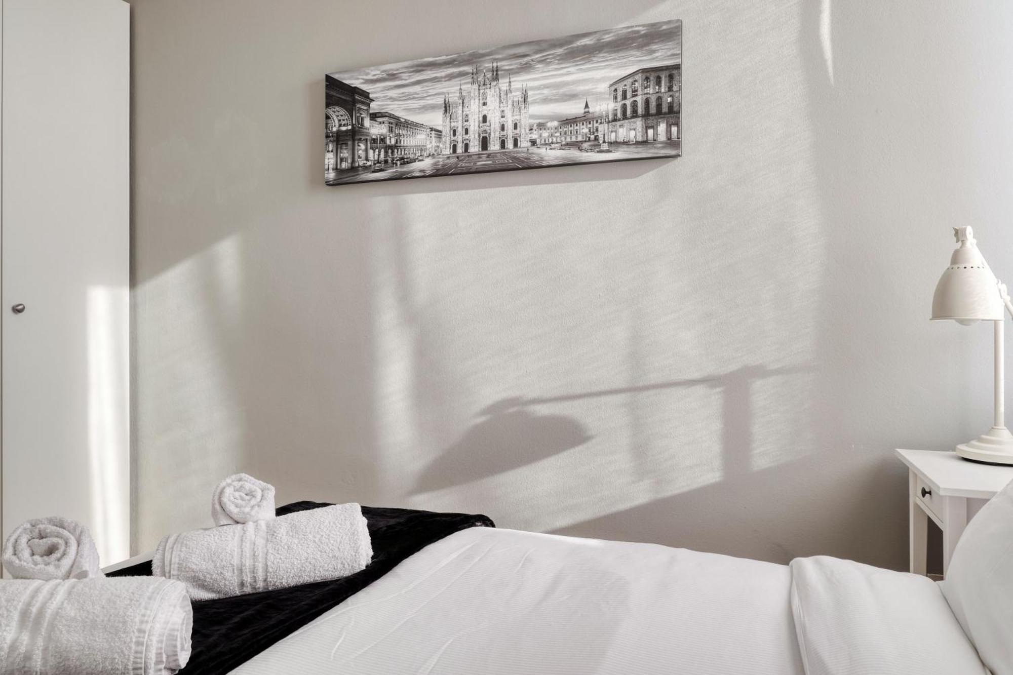 View, Elegant In Milan's Rooftops * Milán